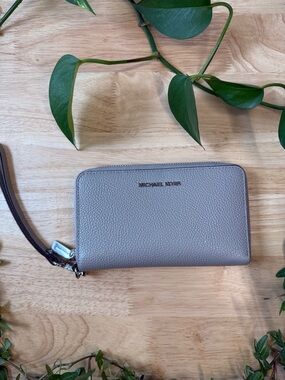 Michael Kors wristlet grey